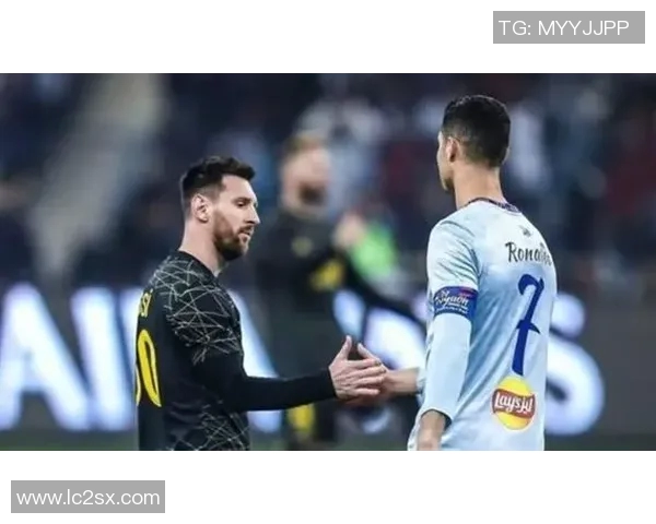 梅西与C罗巅峰时刻正面对比见证绿茵传奇双雄争锋